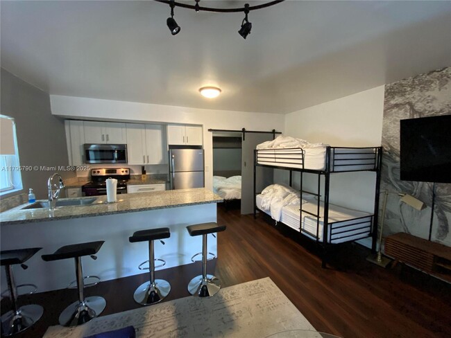 Foto del edificio - 274 NW 32nd St