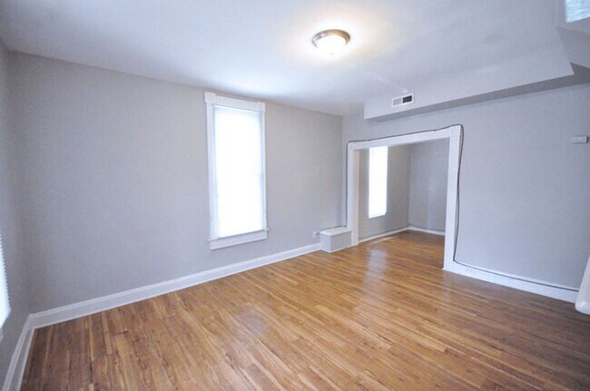 Foto del edificio - 57 McMillen Ave