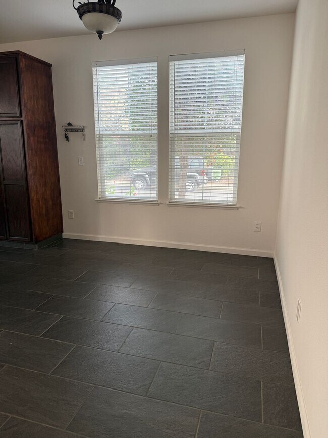 Foto del edificio - 3 Bedroom, 3.