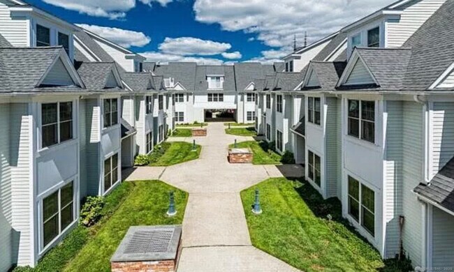 Building Photo - 14 Haviland St