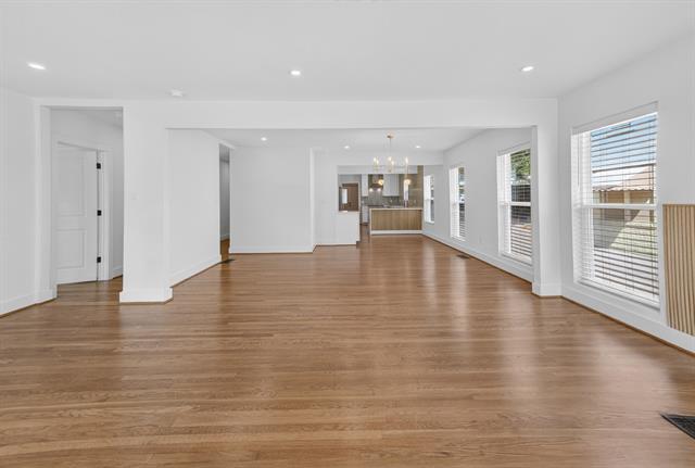 Foto del edificio - 2560 Rogers Ave