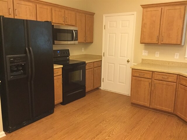Building Photo - 3200 Daingerfield Drive