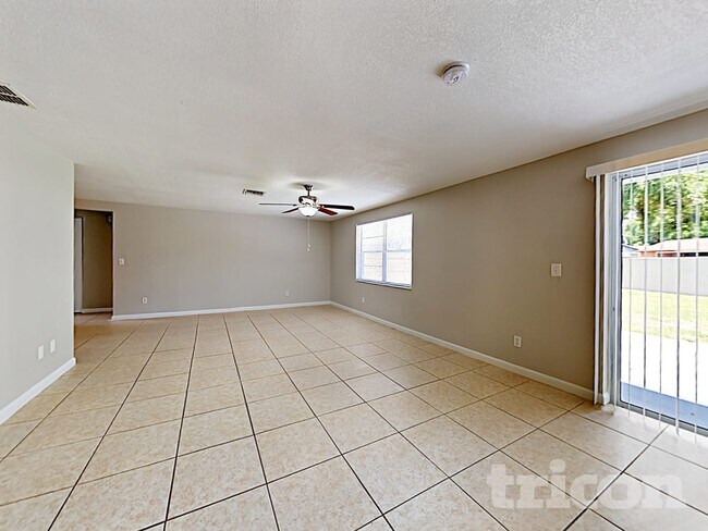 Foto del edificio - 6807 White Cliffs Way