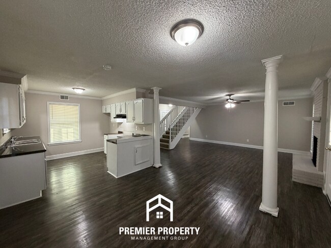 Foto del edificio - 3875 Earlynn Dr