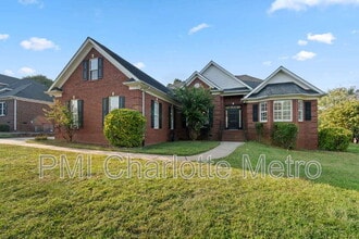 Building Photo - 5916 Meadowmere Dr