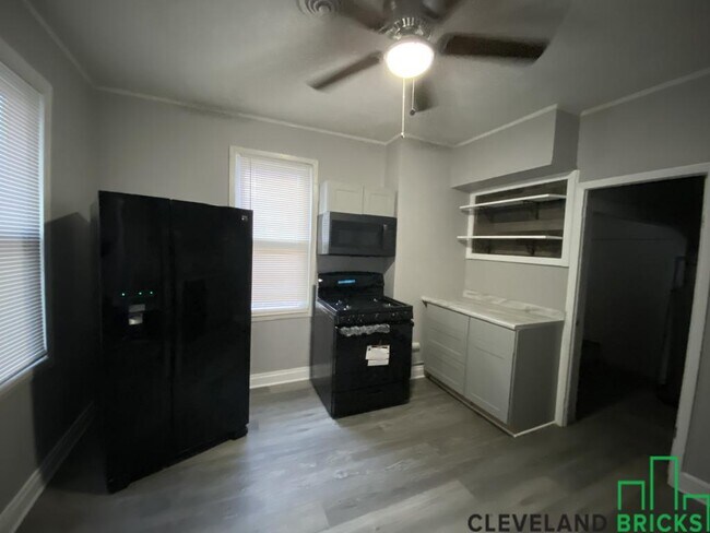 Foto del edificio - 2079 W 45th St