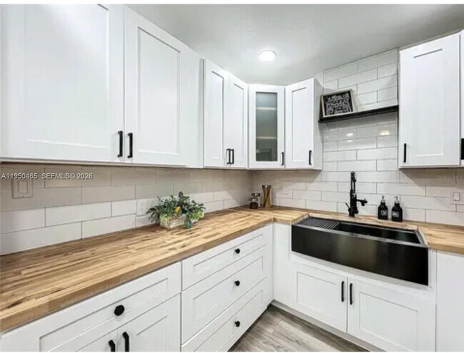 Foto del edificio - 5345 Avon Ct