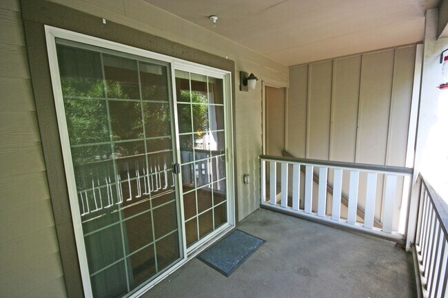 Foto del edificio - 3 bedroom 3.5 bath town home
