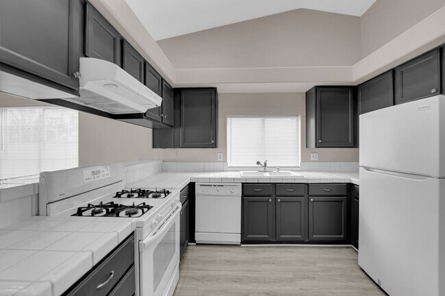 Foto del edificio - Single Story Guard-Gated Living with Golf Course Access