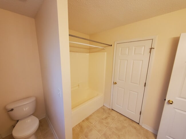 Master bathroom - 5165 Victoria Dr