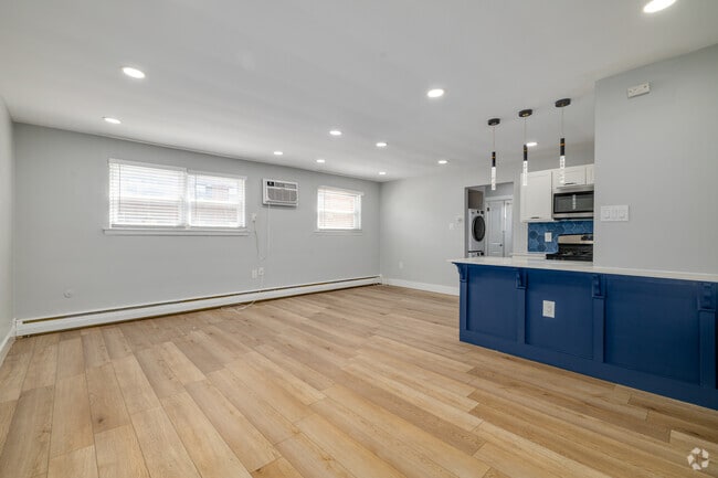 2BR, 1BA - 800SF - Living Room - Palmetto Apartments