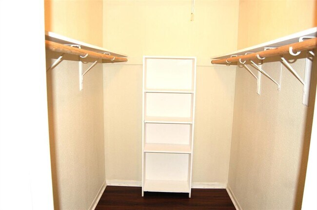 Foto del edificio - 250 El Dorado Blvd