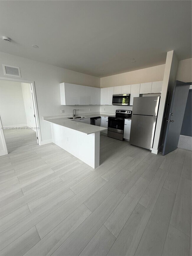 Foto del edificio - 1091 E 17th St