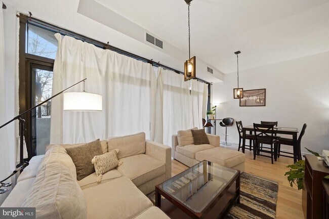 Foto del edificio - 1530 Key Blvd