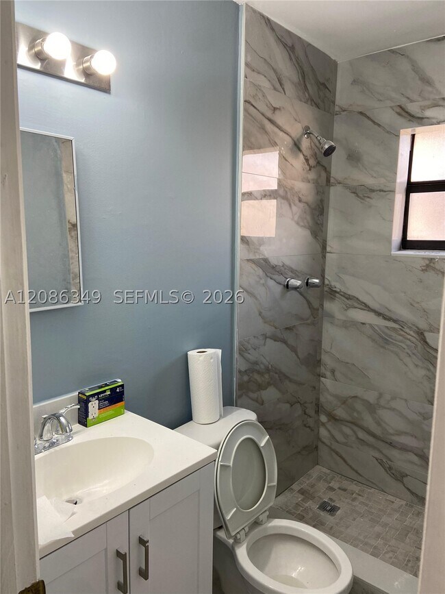 Foto del edificio - 2740 W 62nd St