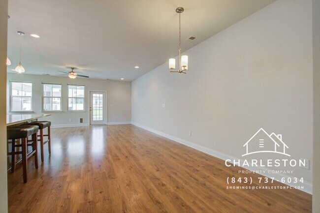 Foto del edificio - 7824 Montview Rd