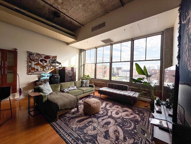 Building Photo - 156 Porter St