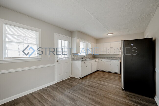 Foto del edificio - NOW OFFERING $250 OFF FIRST FULL MONTH IF ...