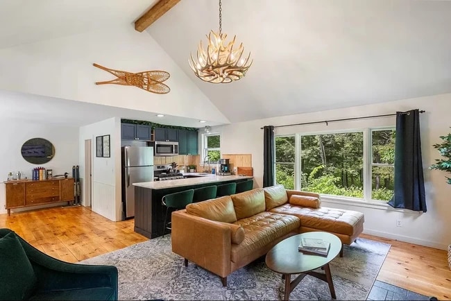 Foto del edificio - 45 Dover Hill Rd