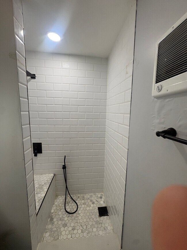 Foto del edificio - 6608 14th St NW