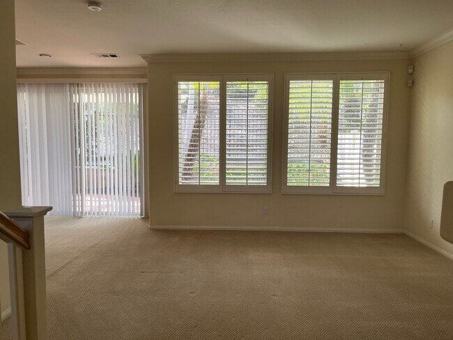 Building Photo - Ready to move in ready 3 bedroom 2.5 bathr...