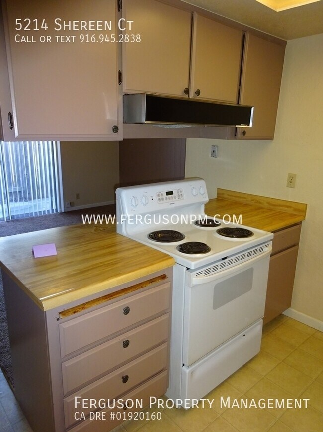 Building Photo - Two Bedroom Duplex on a Cul De Sac