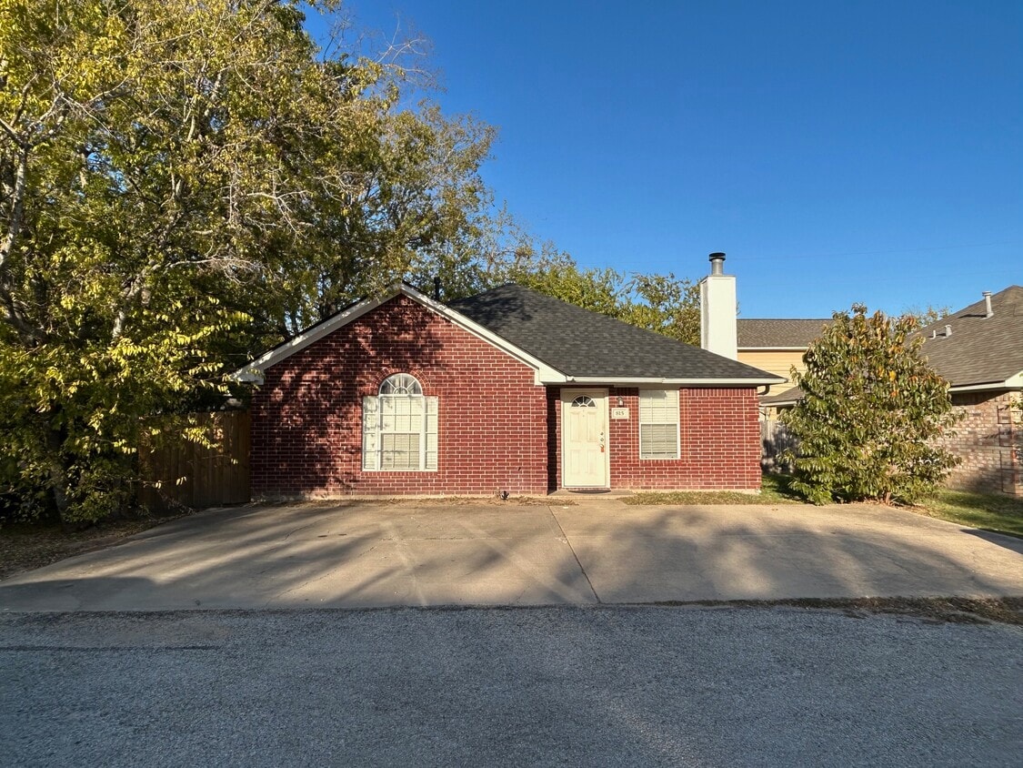 Foto principal - 815 Ave A