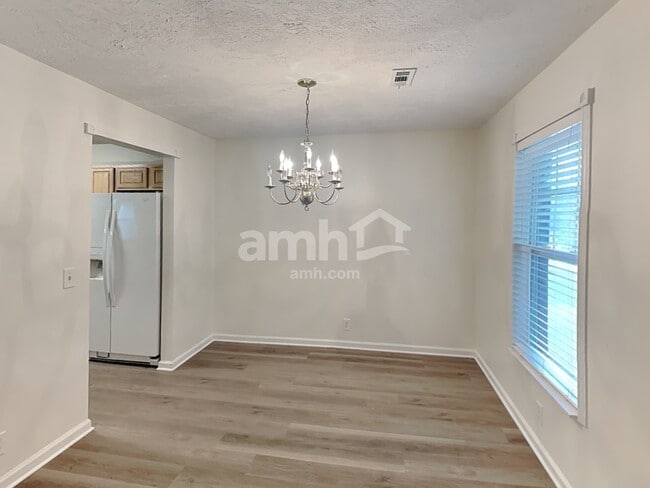 Building Photo - 2425 Edencrest Dr