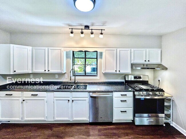 Building Photo - 2771 Winding Ln NE
