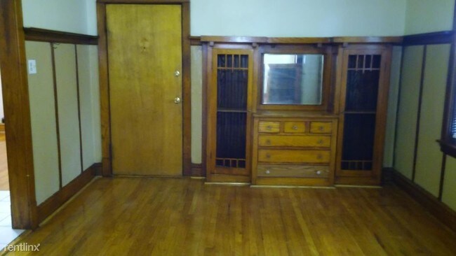 Building Photo - 1240 N Keeler Ave