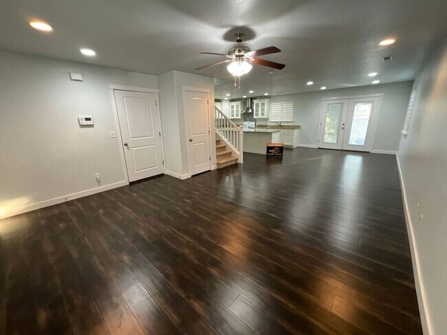 Foto del edificio - 4 bdrm 3 bth Home 2 Car Garage- Small Dog ...