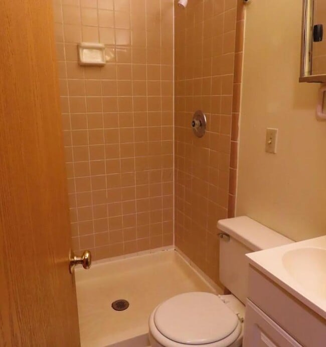 Building Photo - 122 W 9th Ave