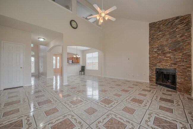 Foto del edificio - 155 Rodeo Dr