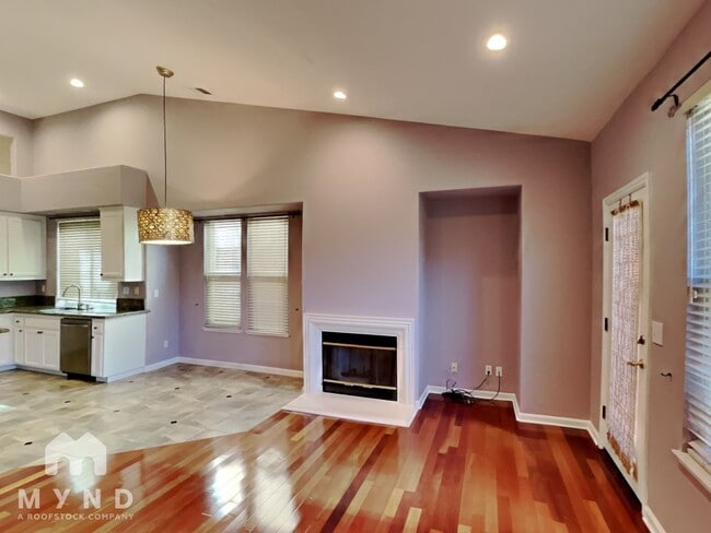 Foto del edificio - 5684 Brionne Dr