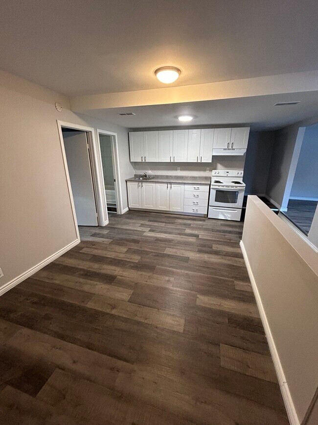 220 Kathleen St Unit 3, Greater Sudbury, ON P3C 2L8 Apartment for