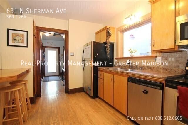 Building Photo - 631 N Sherman Ave