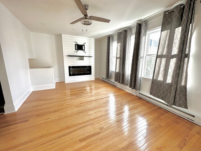 Foto del edificio - 55 Woodland Pl