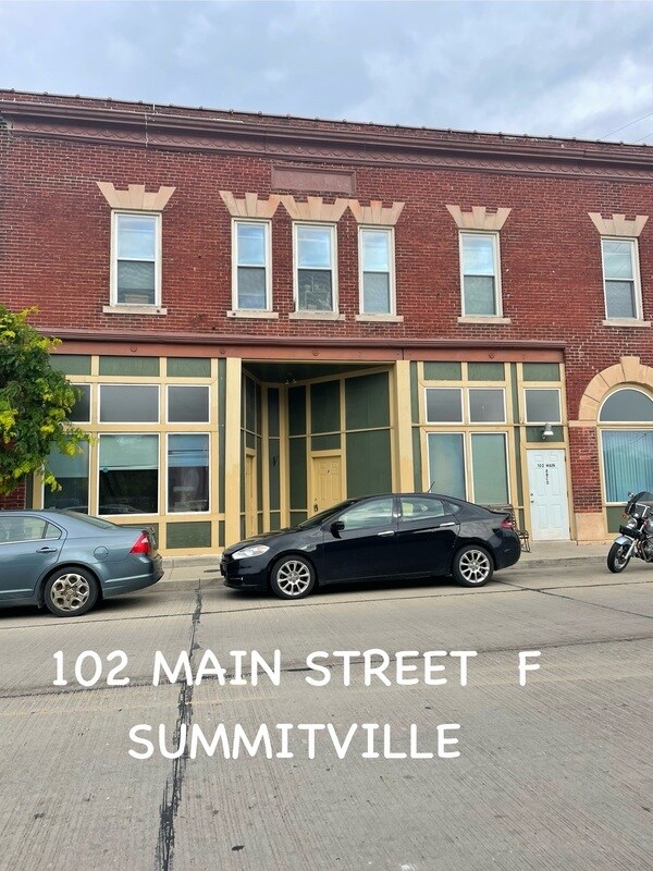Foto principal - 102 N Main St