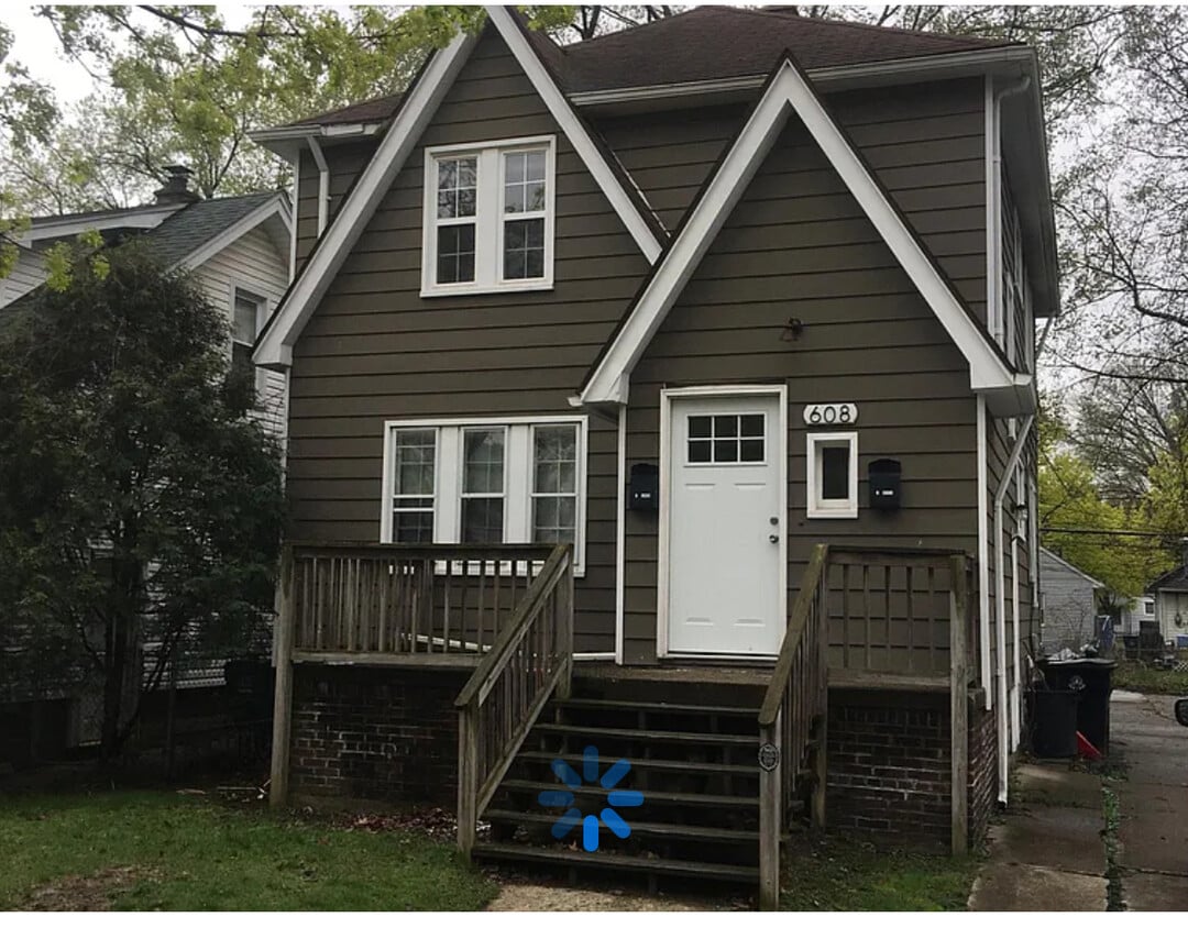 Primary Photo - 608 E Bernhard Ave