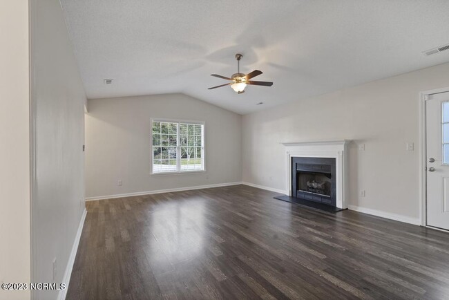Building Photo - 426 Boysenberry Ln