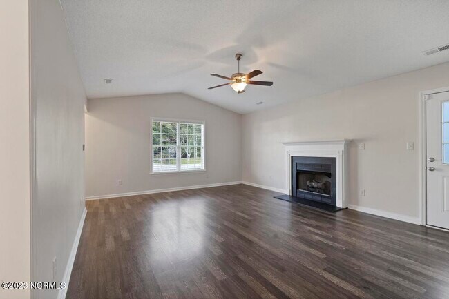 Foto del edificio - 426 Boysenberry Ln