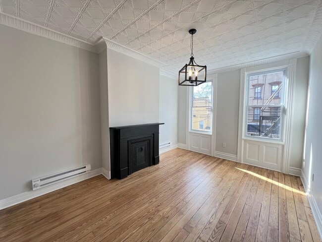 Foto del edificio - 492 Monmouth St