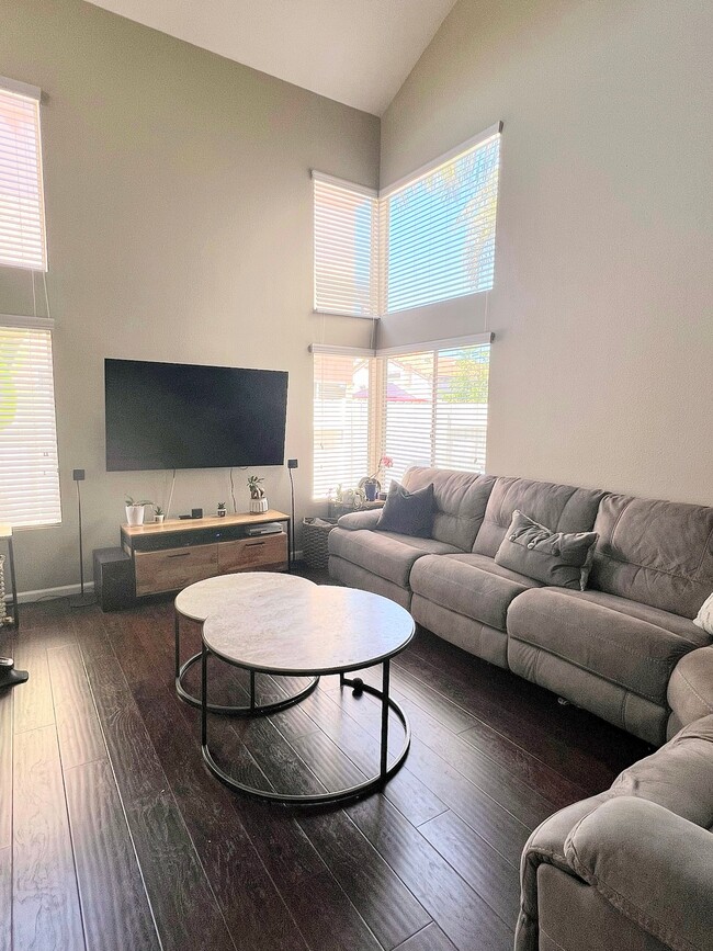 Building Photo - 2126 Shoreview Pl