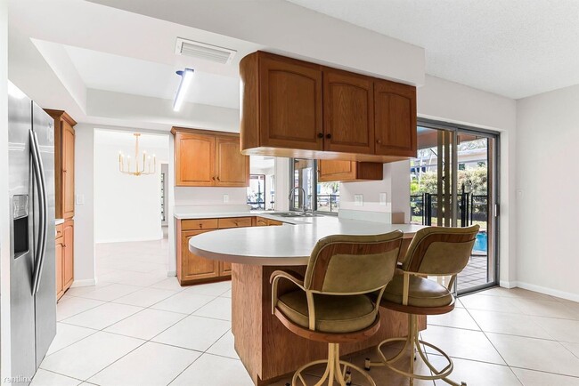 Building Photo - 4 br, 2 bath House - 898 NW 5th Ave