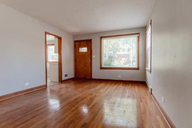 Building Photo - 301 Bohland Ave