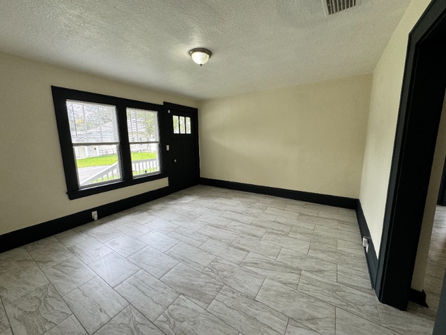 Building Photo - 2923 Rosselle St