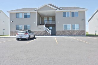 Building Photo - 6175 N Silver Fox Rd