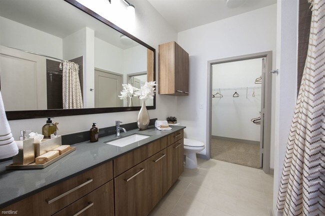 Foto del edificio - 1 br, 1 bath Condo - 3100 Cole Ave # 599