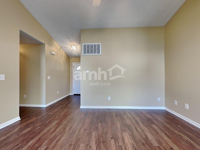 Foto del edificio - 1531 Farrington Dr
