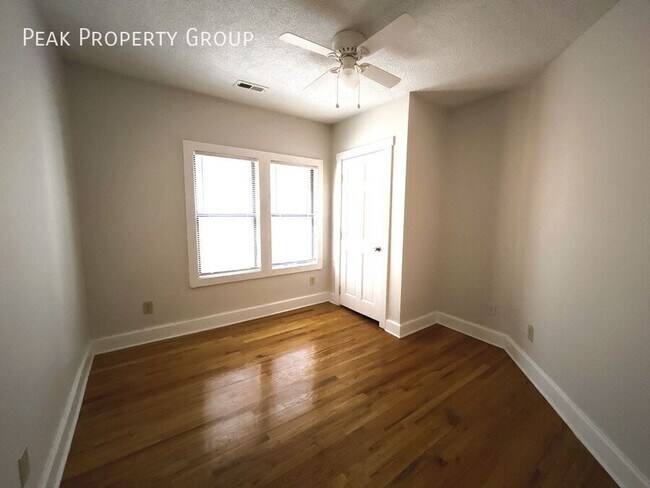 Building Photo - 1378 1/2 Indianola Avenue-